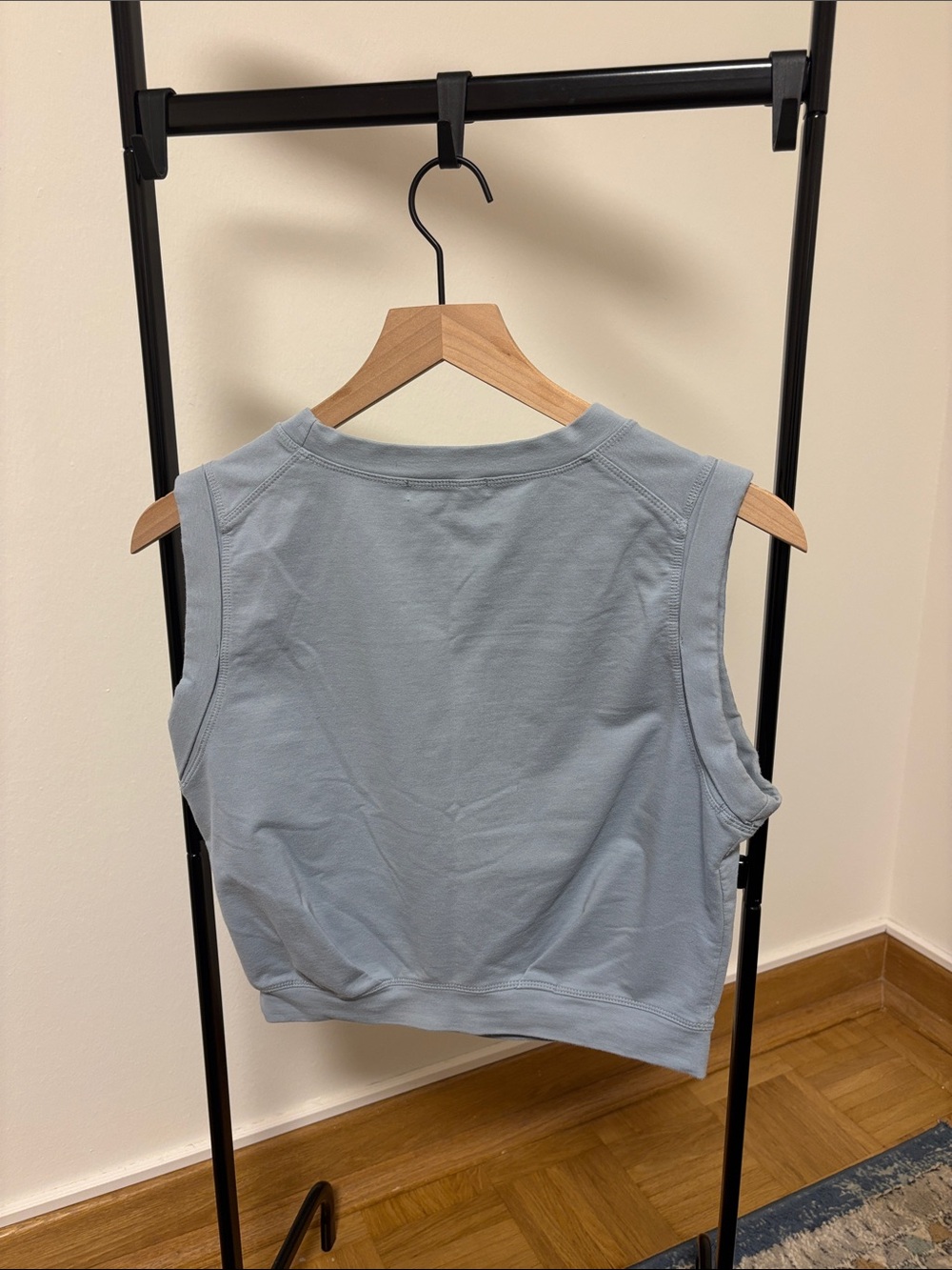 Arrive Guide Cropped Tank - Picture 4 of 5